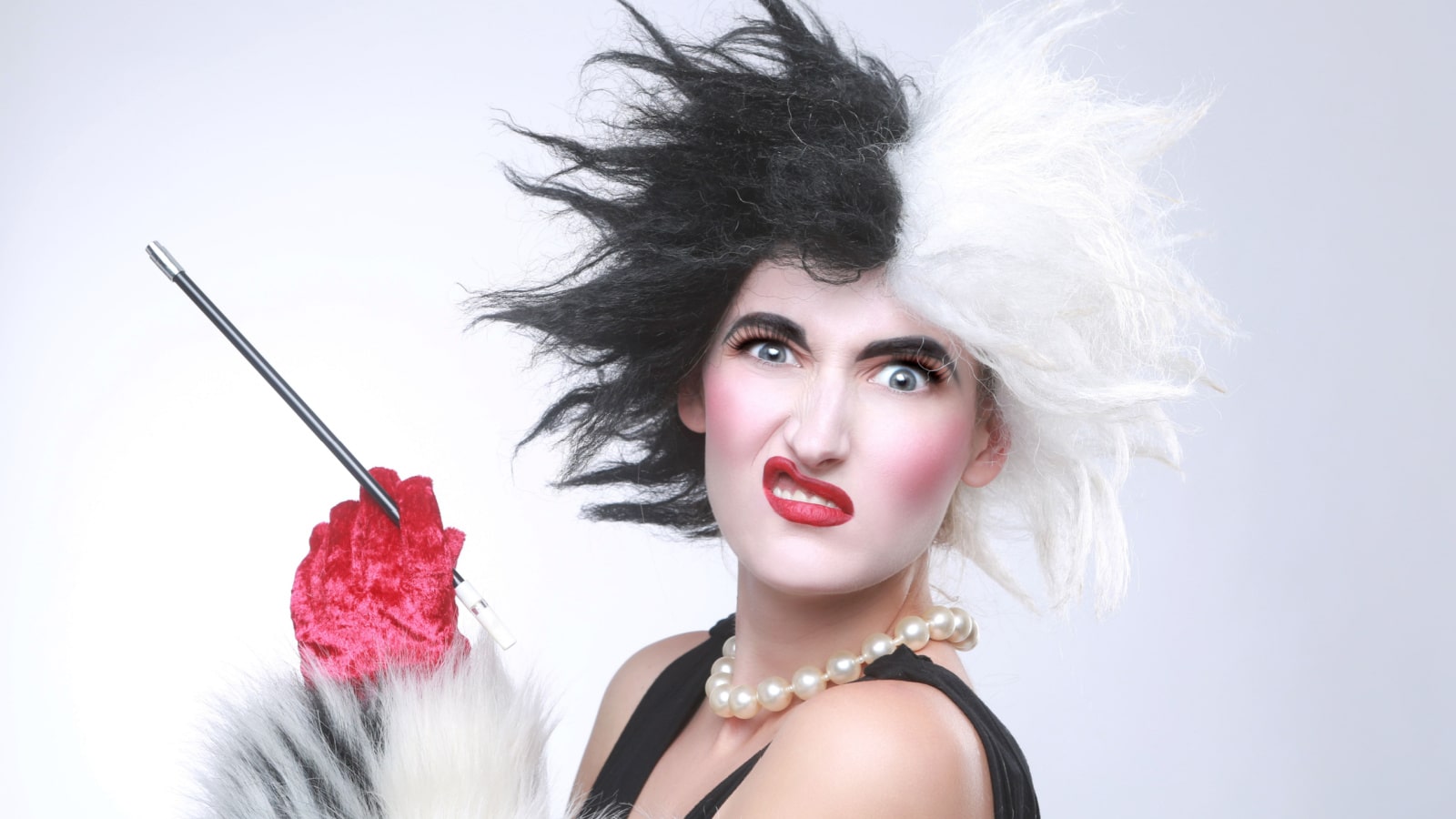 evil woman Cruella